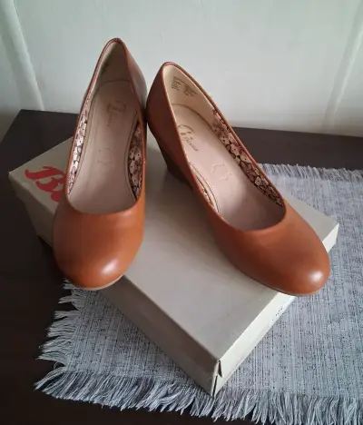 Zapatos con tacón chino cafés - miniatura 4