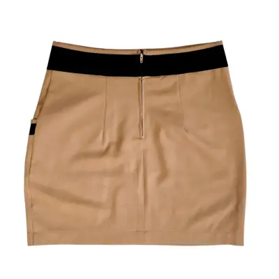 Falda corta beige con detalles negros - miniatura 2