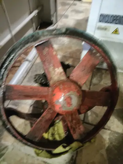 Ventilador industrial de metal usado - miniatura 1