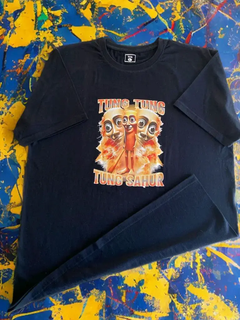 Polera de algodón con diseño gráfico