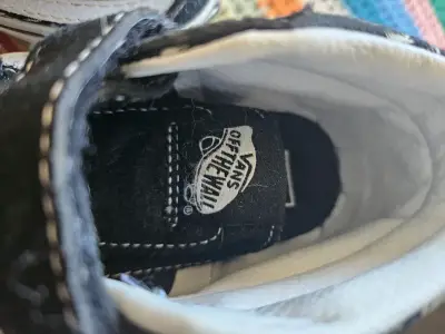 Zapatillas Vans negras con diseño de dinosaurios - miniatura 3