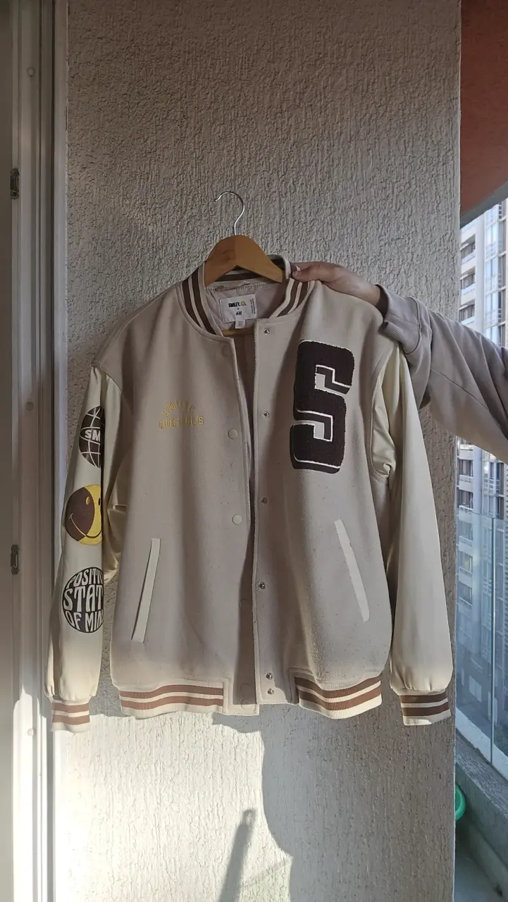 Chaqueta Varsity Beige H&M Smiley - 4