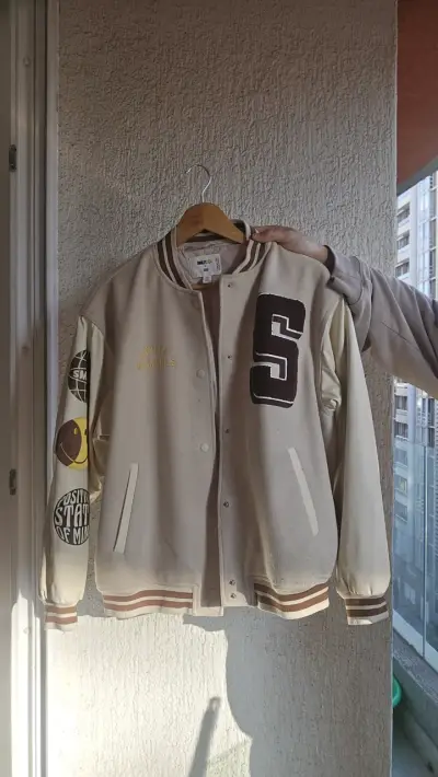 Chaqueta Varsity Beige H&M Smiley - miniatura 4