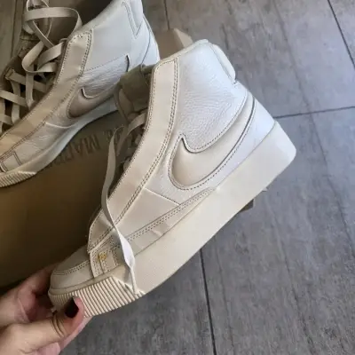 Zapatillas altas blancas Nike en buen estado - miniatura 1