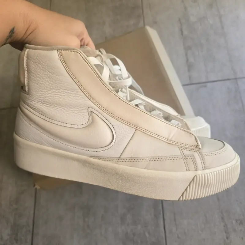Zapatillas altas blancas Nike en buen estado - 4