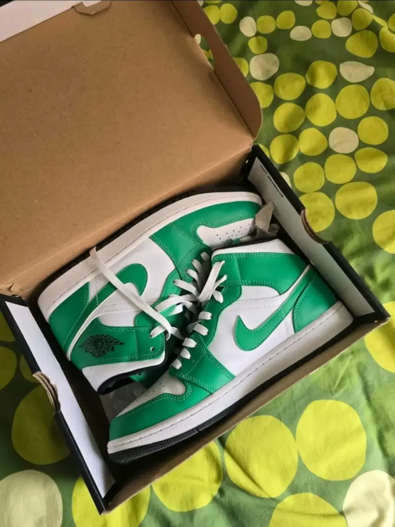 Zapatillas Nike Air Jordan verdes y blancas - 2