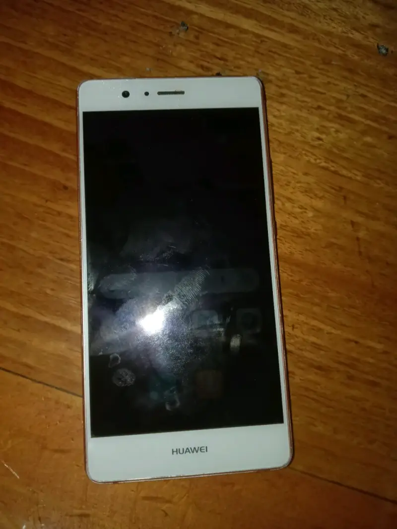 Smartphone Huawei con pantalla táctil - 1