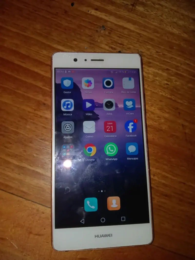 Smartphone Huawei con pantalla táctil - 4