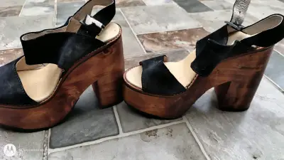 Sandalias de Plataforma Negras con Tacón de Madera - miniatura 3