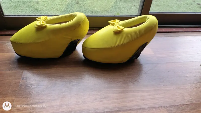 zapato de corporeo amarillo - 2