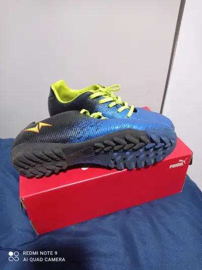 Zapatillas de fútbol azul y negro - miniatura 2