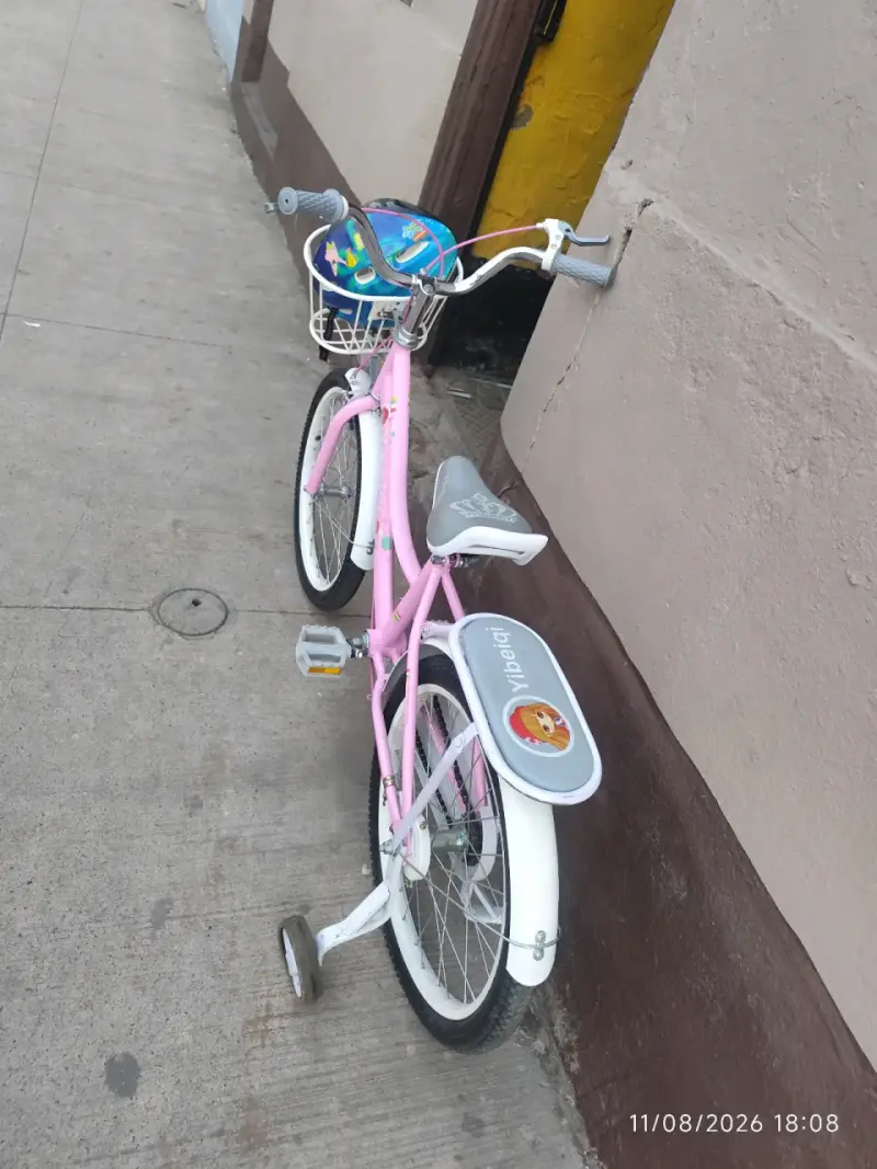 Bicicleta infantil rosa con rueditas de apoyo - 2