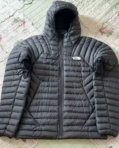 Chaqueta acolchada The North Face negr con capucha - miniatura 1