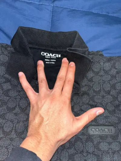 Polera Polo Coach Negra Estampada - miniatura 2
