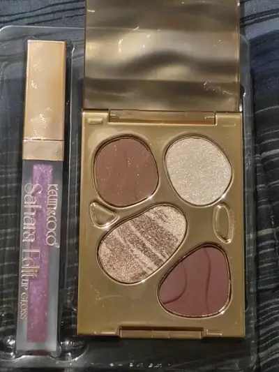 Set de maquillaje con paleta y brillo labial - miniatura 1
