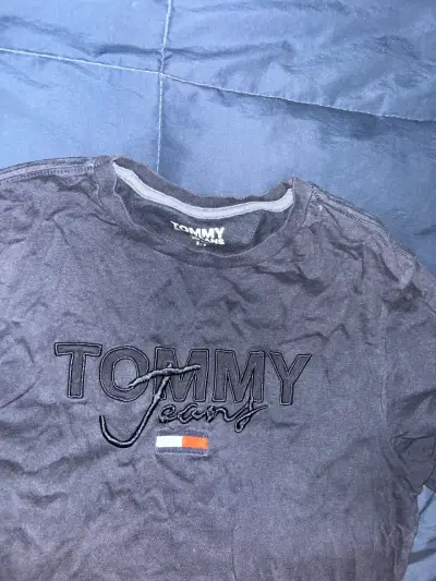 Polera Tommy Jeans gris para hombre - miniatura 1