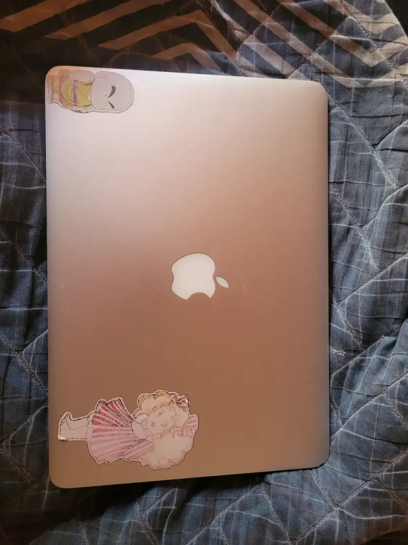 MacBook Air con cargador y extensión original - 3