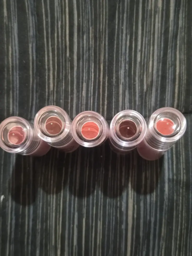 Set de labiales humectantes con diseño floral - 1
