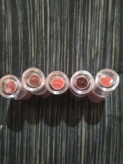 Set de labiales humectantes con diseño floral - miniatura 1