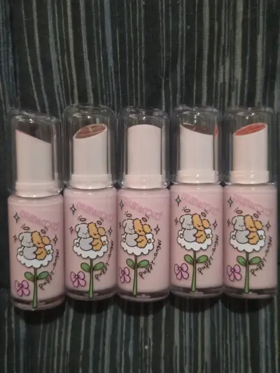 Set de labiales humectantes con diseño floral - miniatura 2