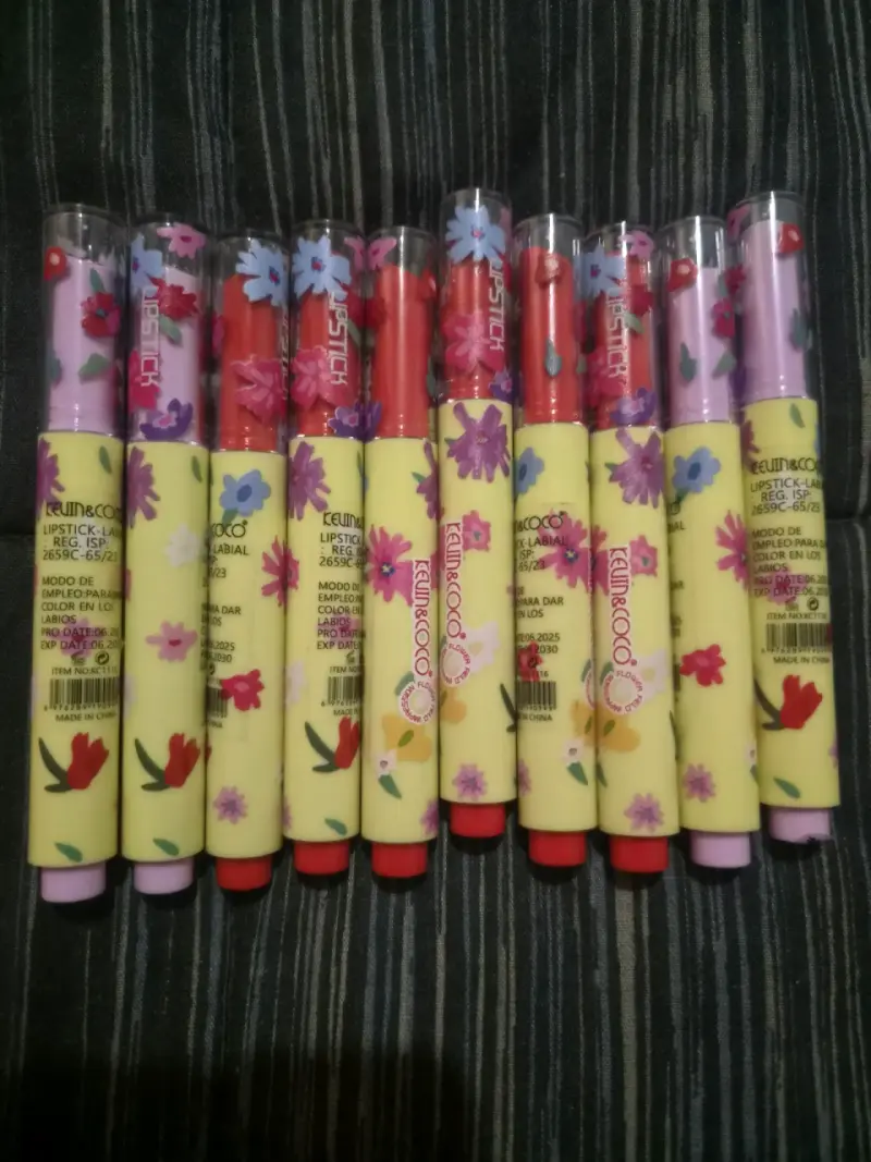 Set de labiales humectantes con diseño floral - 3