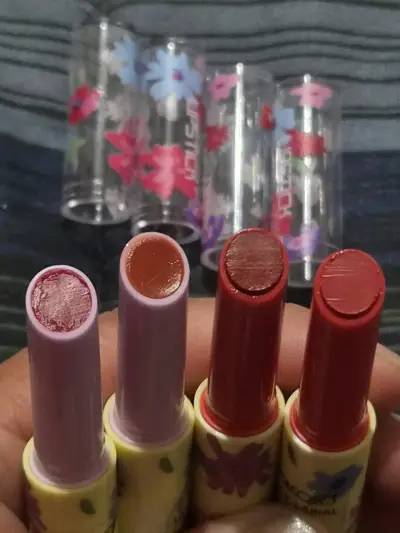 Set de labiales humectantes con diseño floral - miniatura 5