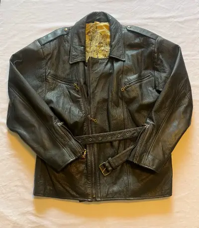 Chaqueta de cuero negra con cinturón - miniatura 1