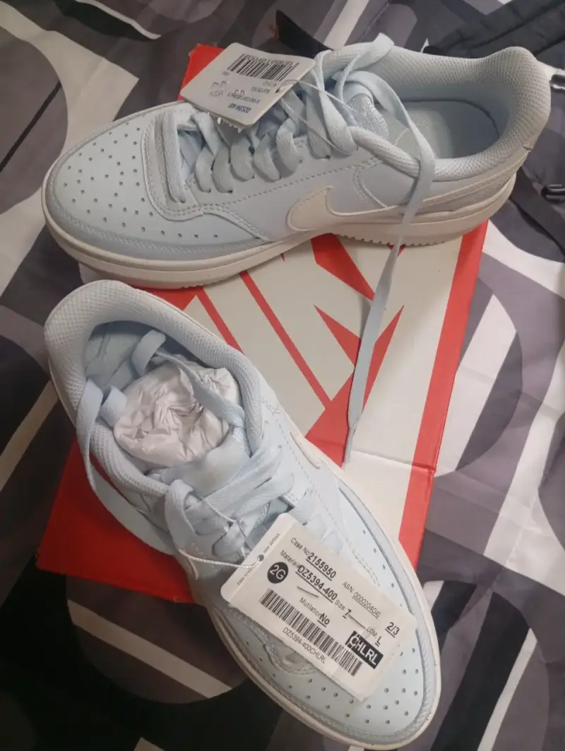 Zapatillas deportivas Nike Air Force 1 celestes - 1