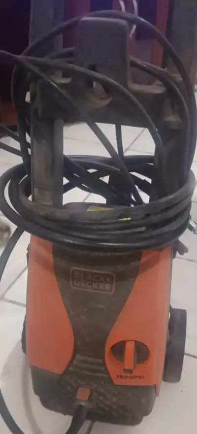Hidrolavadora Black & Decker 1500 PSI usada - miniatura 1