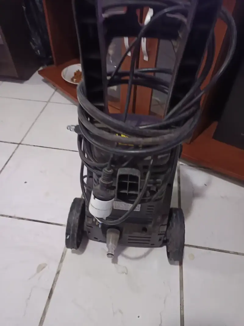 Hidrolavadora Black & Decker 1500 PSI usada - 2