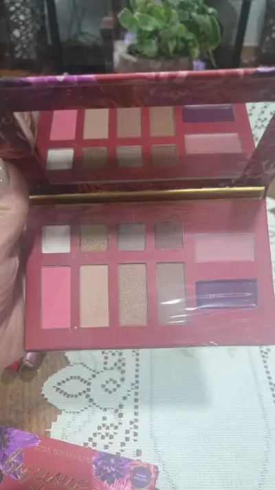 Paleta de sombras Colorhaus con espejo - miniatura 1