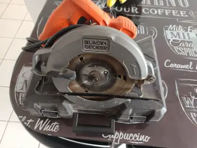 Sierra circular Black+Decker con estuche - miniatura 1