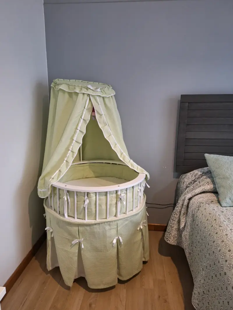 Cuna redonda con dosel primeros meses - 1