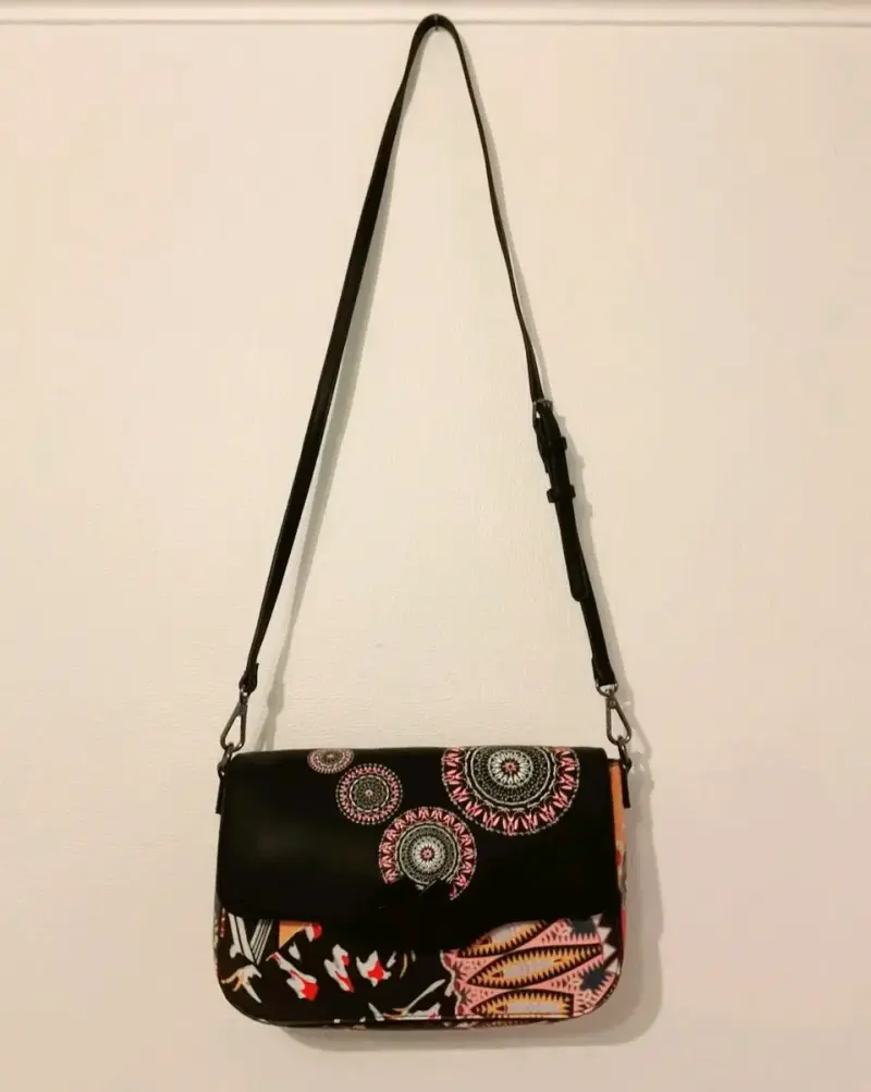 Cartera bandolera con diseño étnico Desigual