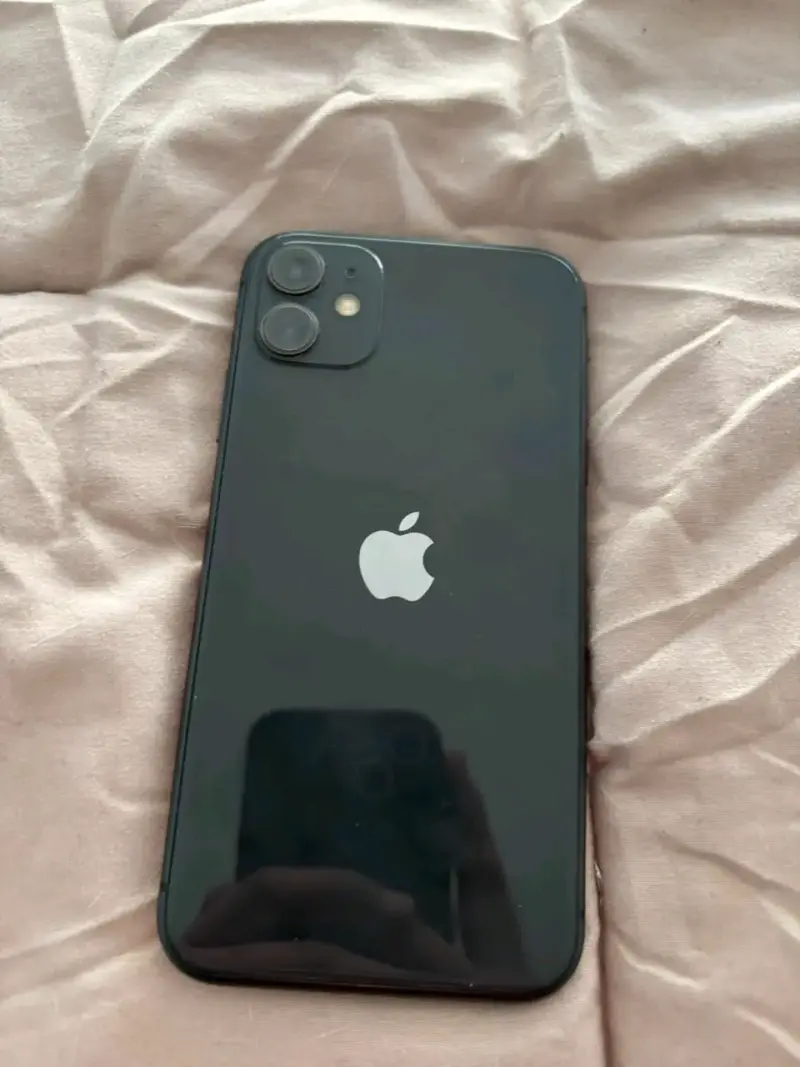 iPhone 11 en buen estado color negro - 3