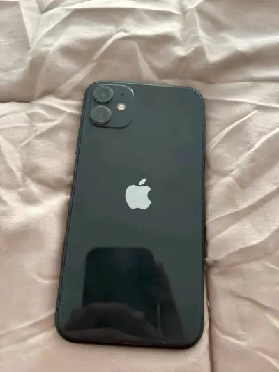 iPhone 11 en buen estado color negro - miniatura 3