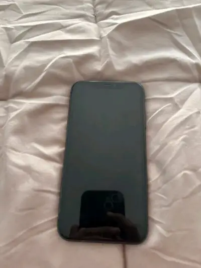 iPhone 11 en buen estado color negro - miniatura 4