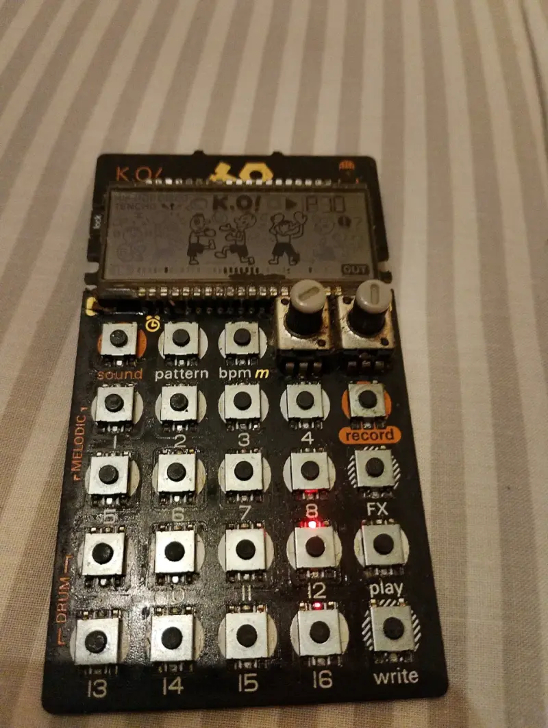 Sintetizador portátil Teenage Engineering PO-20