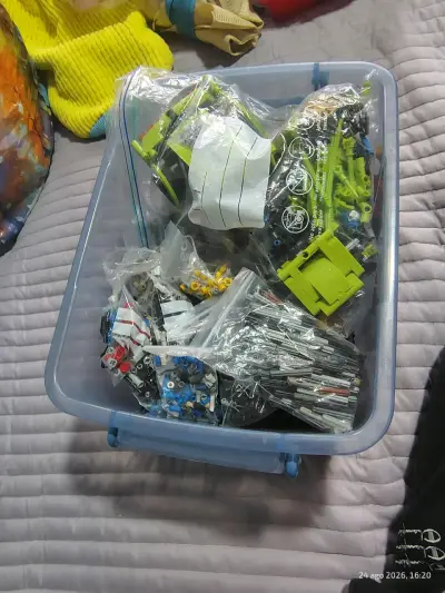 Caja de piezas de construcción tipo Lego variadas - miniatura 1