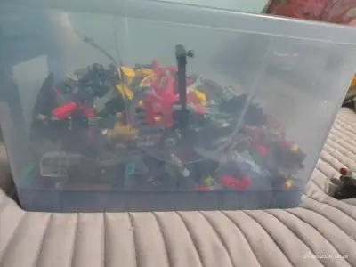 Caja de piezas de construcción tipo Lego variadas - miniatura 2