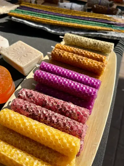 Velas de miel artesanales vestidas e intencionadas - miniatura 2