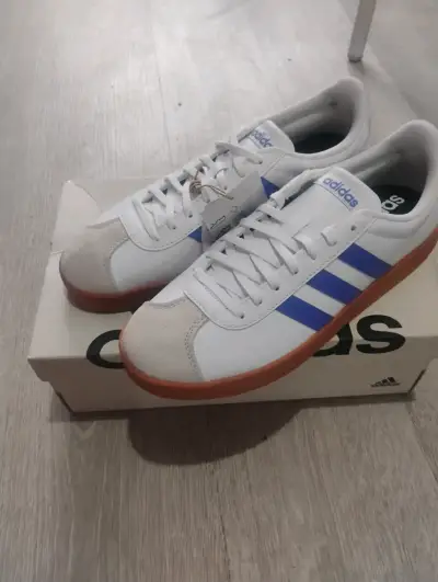 Zapatillas deportivas Adidas blancas con franjas azules - miniatura 5