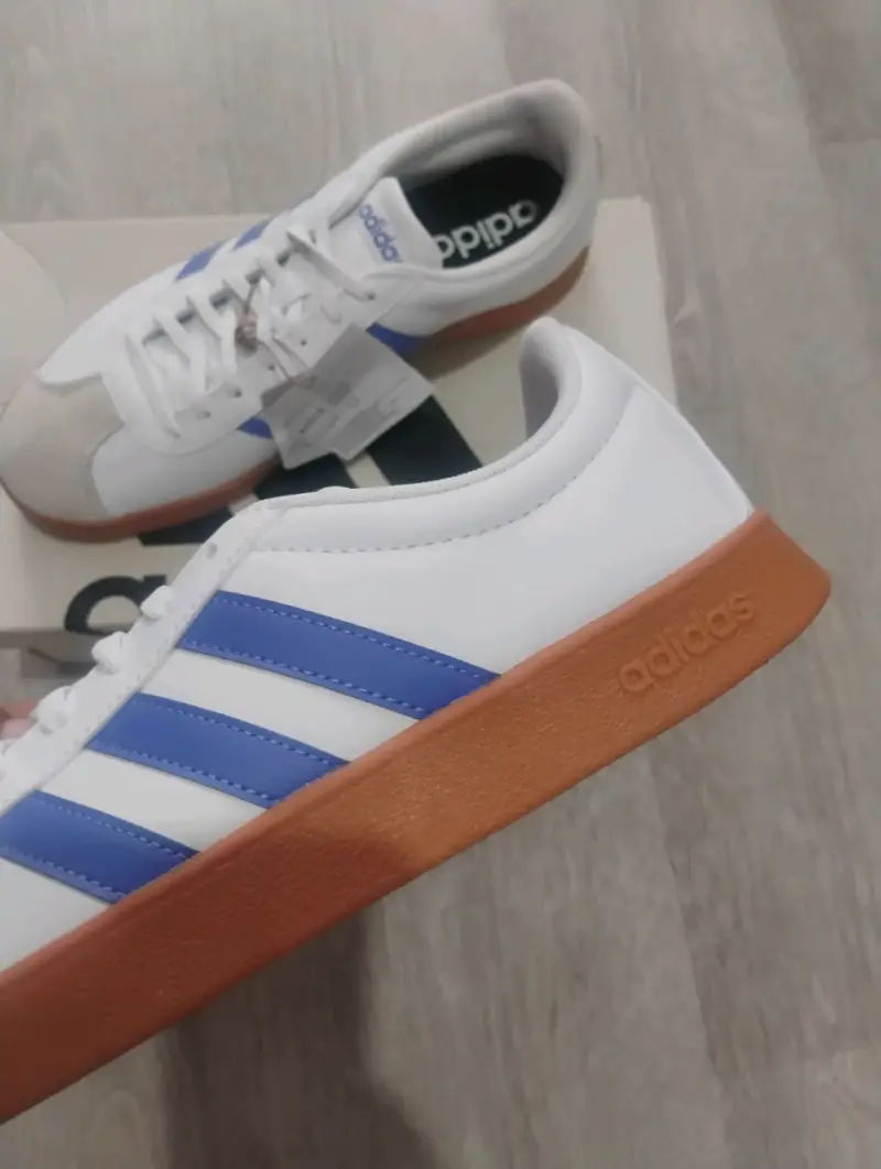 Zapatillas deportivas Adidas blancas con franjas azules - 6