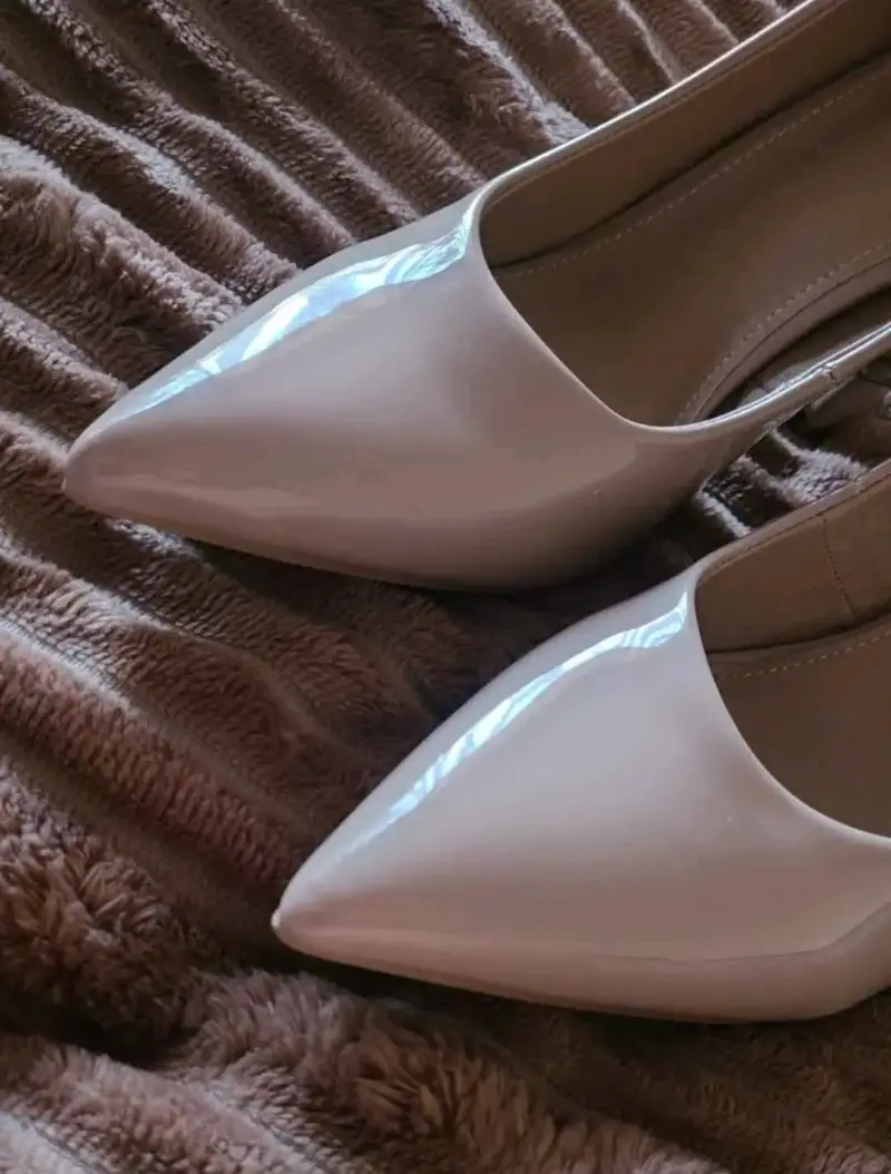 Zapatos de tacón alto beige con correa - 4