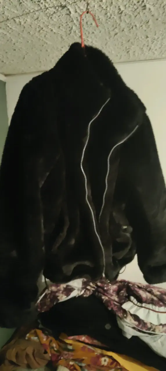 Chaqueta de piel sintética negra con cierre - 1