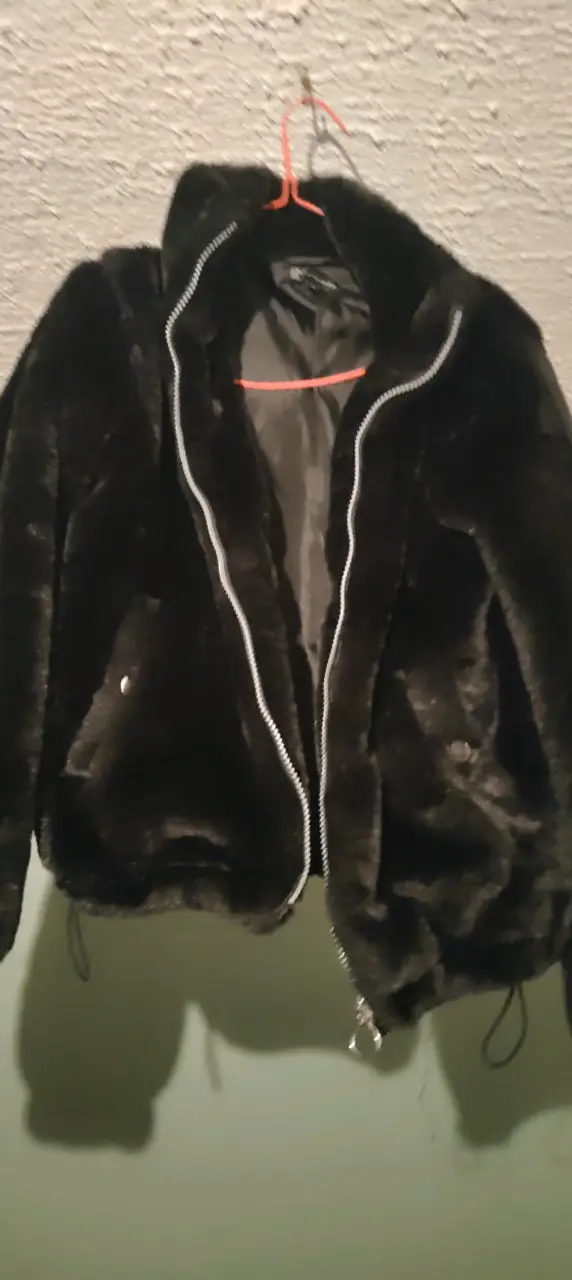 Chaqueta de piel sintética negra con cierre - 2