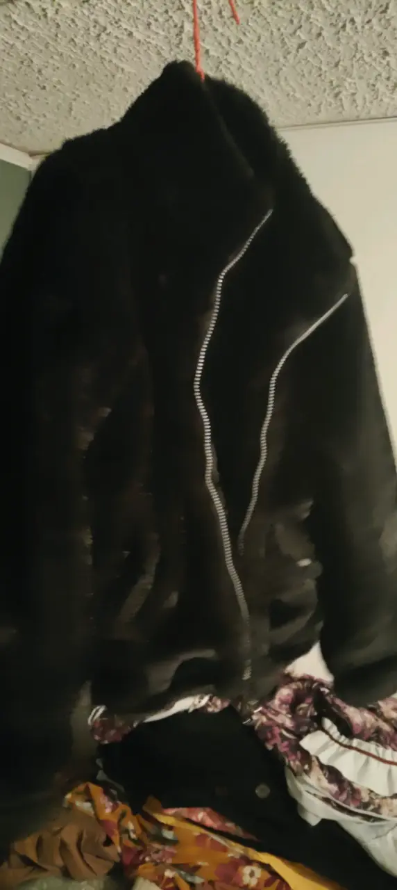 Chaqueta de piel sintética negra con cierre - 4