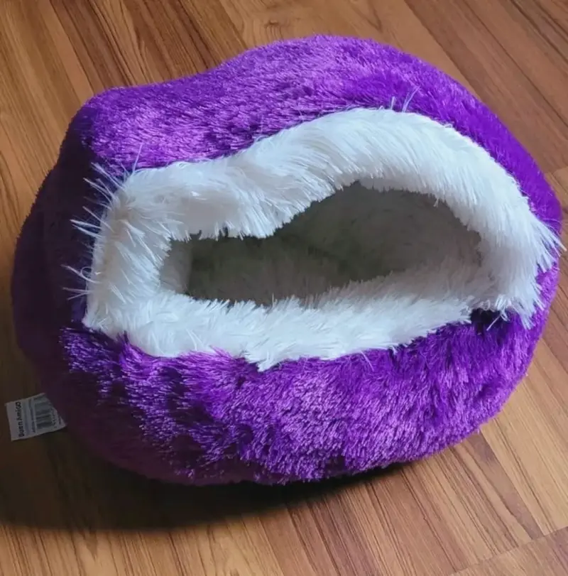 Cama para mascotas peluda morada y blanca Pequeña - 1