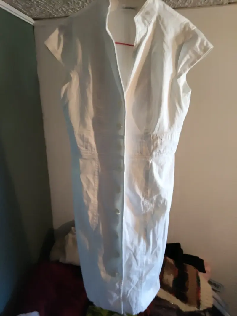 Vestido blanco Calvin Klein con botones - 1