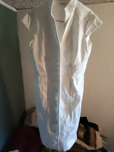 Vestido blanco Calvin Klein con botones - miniatura 1